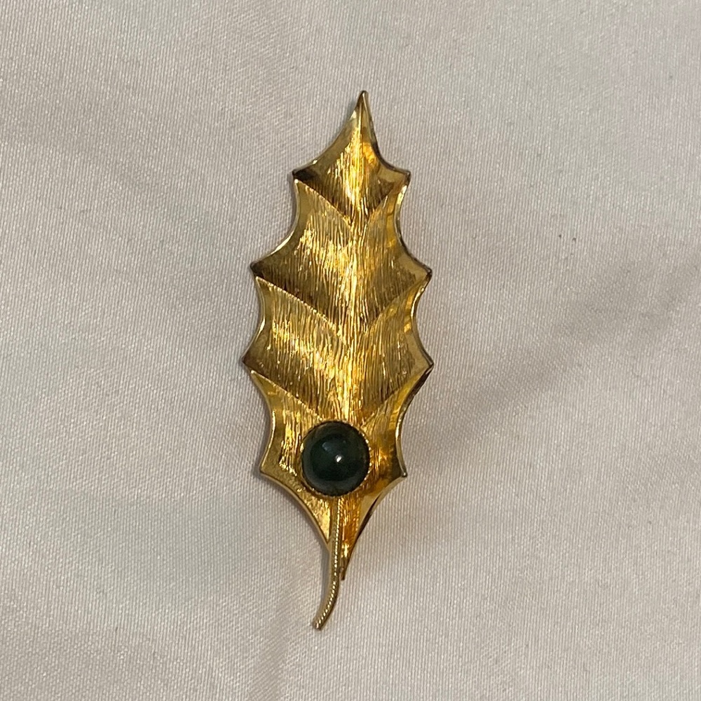 Tortolani gold leaf brooch